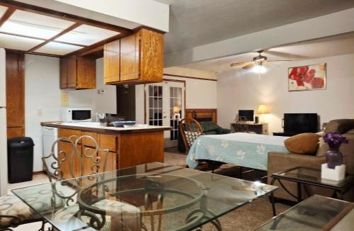 Lawton Apartment | Golden Sunflower's Apt B