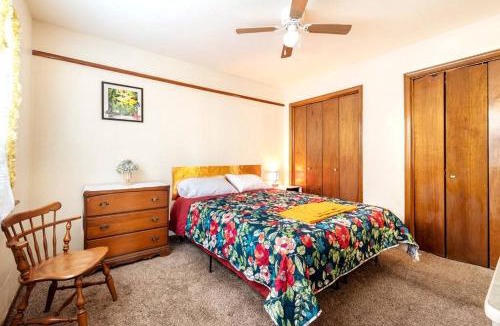 Lawton Apartment | Golden Sunflower's Apt C