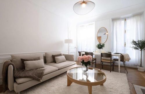 8th Arrondissement Apartment | Golden Triangle 3BR Haussmann Champs-Elysees