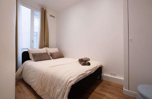8th Arrondissement Apartment | Golden Triangle 3BR Haussmann Champs-Elysees