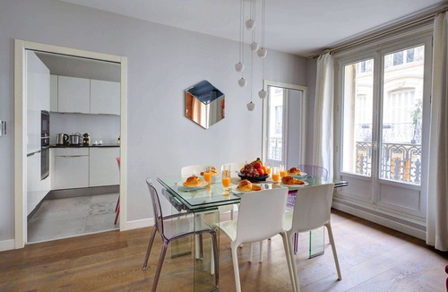 8th Arrondissement Apartment | Golden Triangle 3BR - Steps from Montaigne