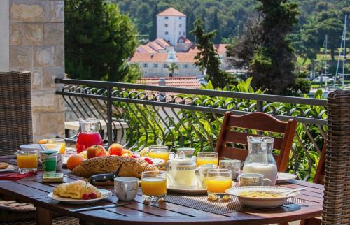 Maslinica Apartment | Golden view luxury apartment