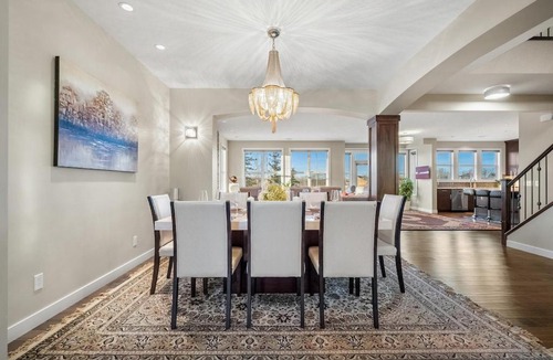 Southwest Calgary House | Golden View Manor