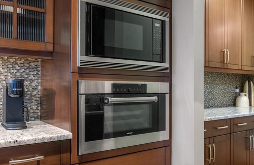 Southwest Calgary House | Golden View Manor