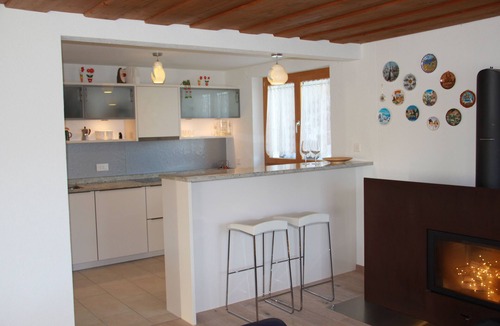 Sundlauenen Apartment | Golden view of the lake and Mountains
