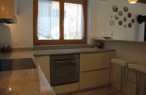 Sundlauenen Apartment | Golden view of the lake and Mountains