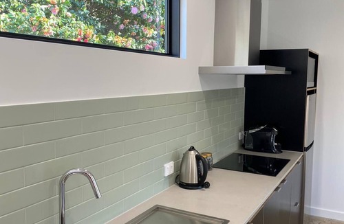 Bright Apartment | Goldfield Holiday Units