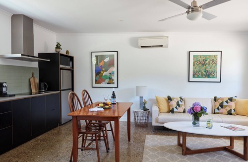 Bright Apartment | Goldfield Holiday Units