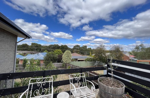 Mount Clear House | Goldfields Groovy 70's Getaway