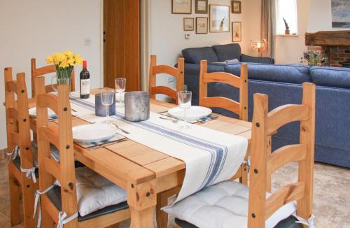 Happisburgh House | Goldfinch