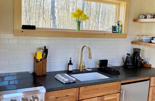 Townshend Cottage | Goldfinch Hollow: Tucked Within 5 Private Acres