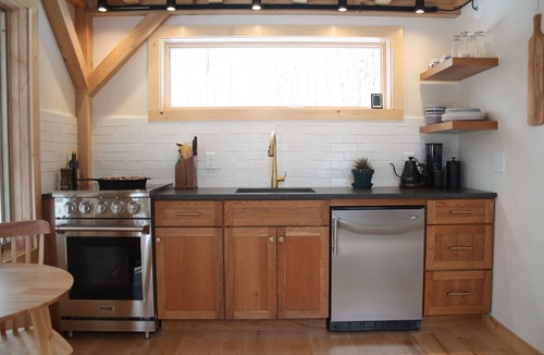 Townshend Cottage | Goldfinch Hollow: Tucked Within 5 Private Acres