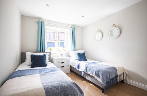 Cutnall Green House | Goldfinch Lodge