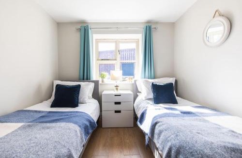 Cutnall Green House | Goldfinch Lodge