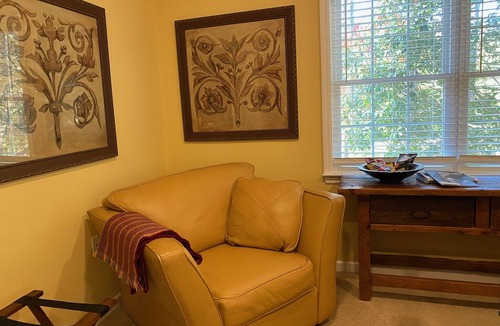 Aiken Bed & Breakfast | Goldfinch Room - The Birdnest Inn