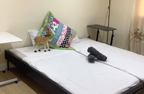 Waterford West House | Goldfinger dream house