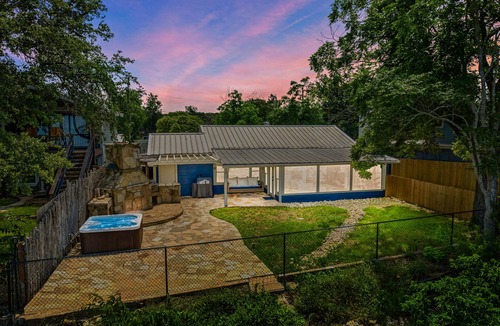 Whitney House | Goldie's Getaway w/Hot tub