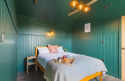 Abbess Roding House | Goldings by Bloom Stays