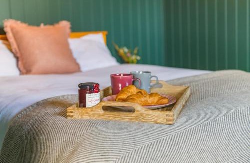 Abbess Roding House | Goldings by Bloom Stays