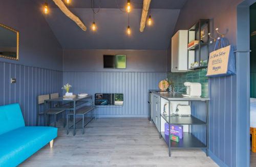 Abbess Roding House | Goldings by Bloom Stays