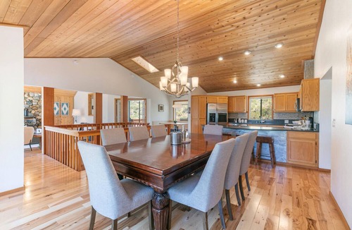 Truckee House | Goldmine - Luxury Northstar 4BR- Pool, Tennis, Gym Access- Pet Friendly
