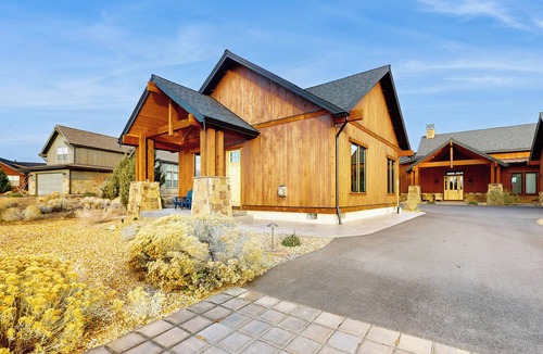 Powell Butte House | Golf Access On-Site! Home w/Shared Pool