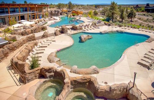 Powell Butte House | Golf Access On-Site! Home with Shared Pool