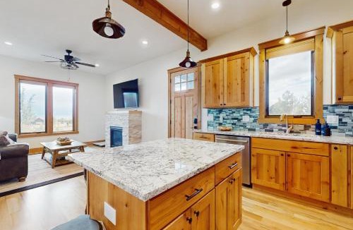 Powell Butte House | Golf Access On-Site! Home with Shared Pool