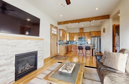 Powell Butte House | Golf Access On-Site! Home with Shared Pool