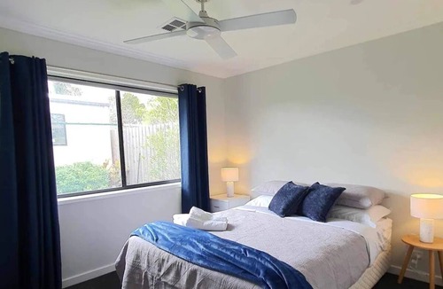 Sunbury House | Golf and Grapes