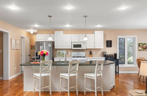 Bellaire House | Golf at Hawks Eye 8th Tee, Torch Lake, Comm Pool, Dogs Ok, Bellaire