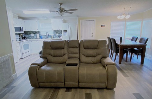 Jacarandas House | Golf & Beach Getaway Home 2/2 with Golf Cart