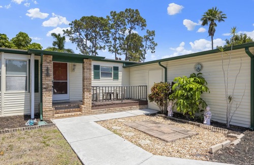 Jacarandas House | Golf & Beach Getaway Home 2/2 with Golf Cart