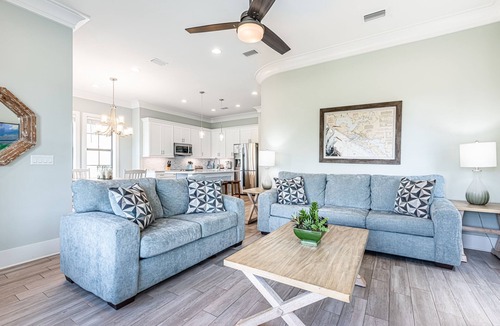 Villa Lago House | Golf Carts ~ Near Community Pool ~ Pet Friendly