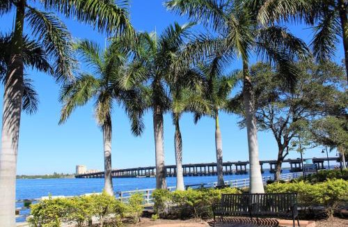 South Bradenton Apartment | Golf Coast Charmer