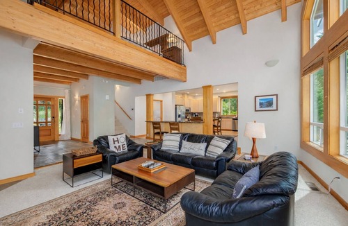 Leavenworth House | Golf Course | Club Pool | Near Lake | Dogs | BBQ