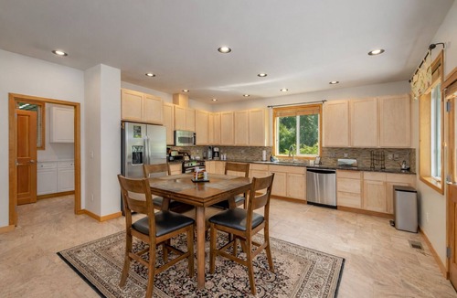 Leavenworth House | Golf Course | Club Pool | Near Lake | Dogs | BBQ