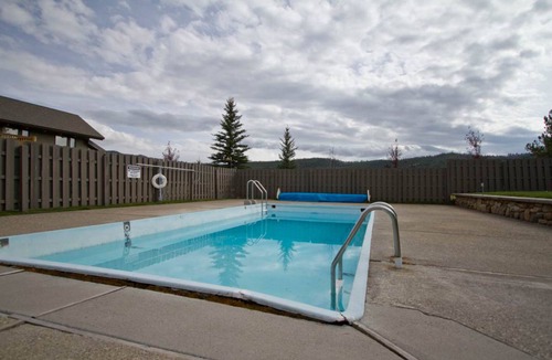 Big Sky Meadow Village Condo | Golf course condo with WiFi, fireplace - access to pool & hot tub