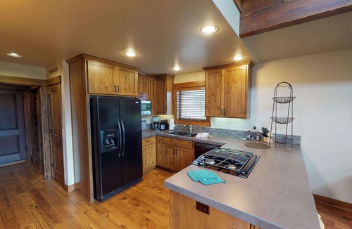 Sunriver Cabin | Golf Course Escape with Access to Exclusive Golf