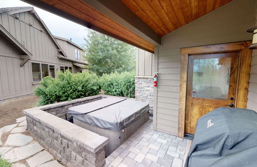 Sunriver Cabin | Golf Course Escape with Access to Exclusive Golf