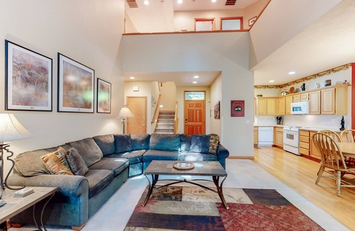 Welches Condo | Golf-course-front home with hot tub & pool - easy ski & golf access