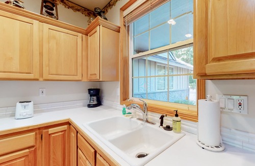 Welches Condo | Golf-course-front home with hot tub & pool - easy ski & golf access