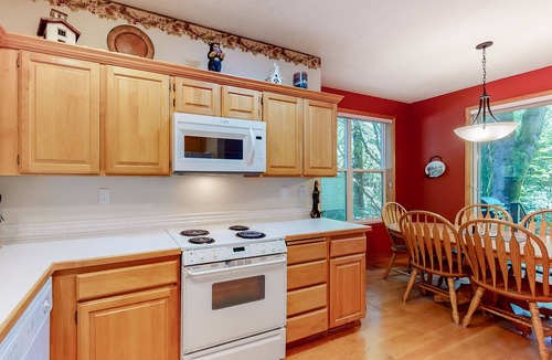 Welches Condo | Golf-course-front home with hot tub & pool - easy ski & golf access