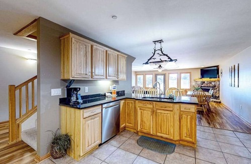 Dellwood Condo | Golf course-front condo with pool, hot tub, dock, tennis, golf, & private beach