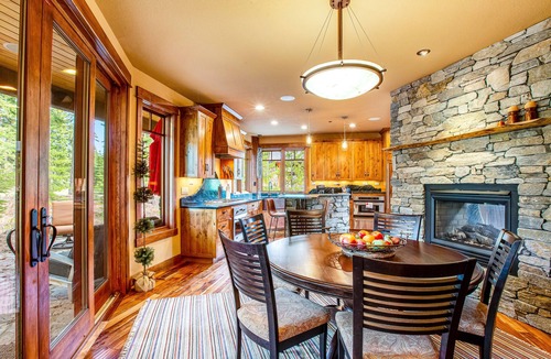 Cle Elum House | Golf-course-front house with firepit, fireplace, Ping-Pong, billiards & bikes