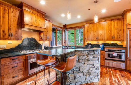 Cle Elum House | Golf-course-front house with firepit, fireplace, Ping-Pong, billiards & bikes
