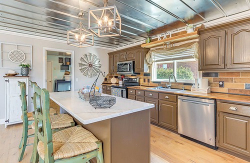 Chatsworth House | Golf Course Getaway w/Private Pool in Chatsworth!