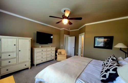 Port Orchard House | Golf Course home sleeps 6