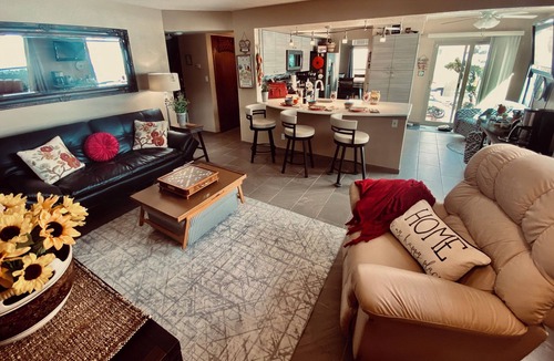 Ladera West House | Golf Course, Mnt Views, Balloons, King Bed, Veranda, Yard, 3 BD, WIFI, BBQ, WD