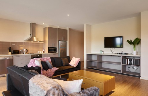 Connewarre House | Golf Course Retreat with Pool At Barwon Heads